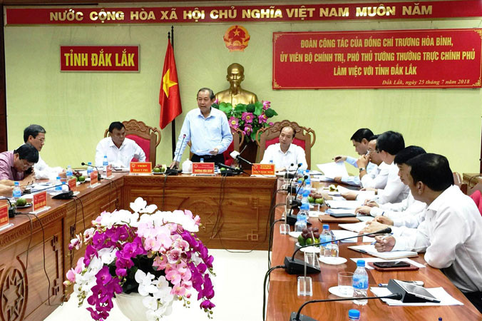 Phó Thủ tướng Thường trực Trương Hòa Bình làm việc tại tỉnh Ðắk Lắk.