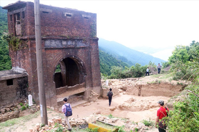 Thiên hạ đệ nhất hùng quan và con đường thiên lý Bắc Nam thời nhà Nguyễn phát lộ sau khai quật. Ảnh: Nguyễn Thành.