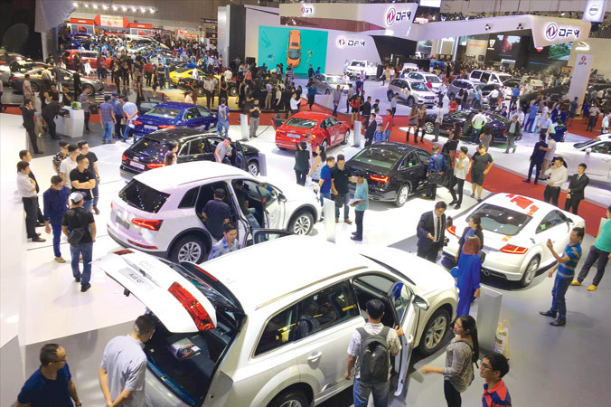 Khách hàng Việt khó mua được xe giá rẻ. Ảnh: Tuấn Nguyễn.