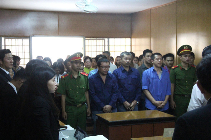 Các bị cáo tại tòa. Ảnh: Tân Châu.