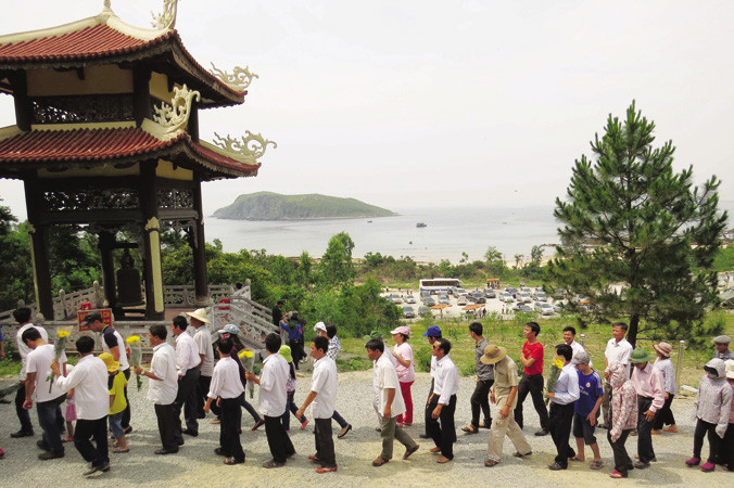 Vũng Chùa - Ðảo Yến nơi có 3 vị tướng yên nghỉ.