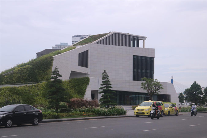 Nhà hàng và bến du thuyền liên quan đến Phan Văn Anh Vũ.