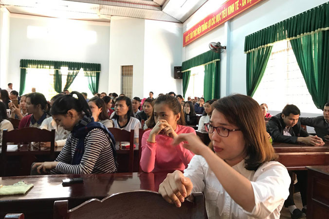 Hàng trăm giáo viên hợp đồng tại huyện Krông Pắk bị buộc rời bục giảng trong năm 2018.