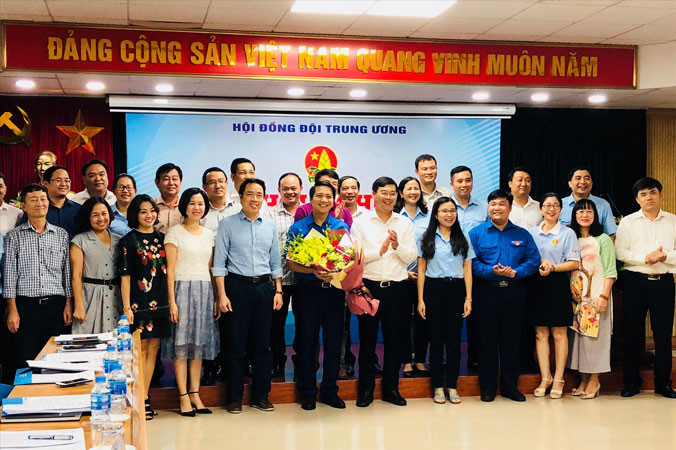 Hội đồng Ðội T.Ư lần thứ nhất, khóa VIII ra mắt.