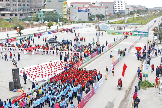 Toàn cảnh buổi khai mạc Việt dã toàn quốc lần thứ 58 ở Ninh Bình, tháng 3/2017. Ảnh: Như Ý.
