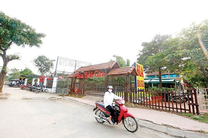 Nhà hàng, quán bia được mở trong khuôn viên Khu LHTT Mỹ Đình