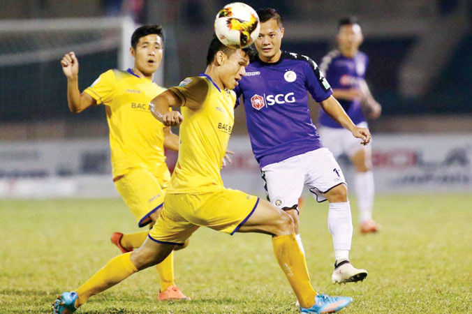 Trong lúc CLB Hà Nội dự tính tổ chức xem World Cup tập thể cho các cầu thủ ở những trận đấu sớm thì HLV Đức Thắng của SLNA lo cầu thủ mất sức vì thức đêm xem bóng đá. Ảnh: VSI.