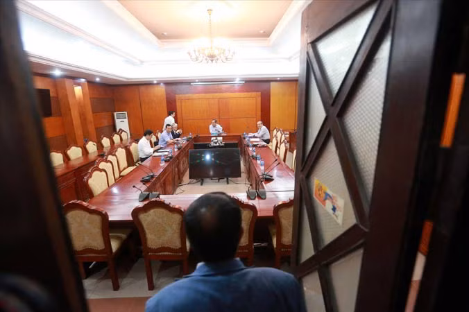 Lãnh đạo VFF khóa 7 tham dự cuộc họp chuẩn bị cho Ðại hội VFF khóa 8 cùng Thứ trưởng Bộ VH-TT&DL Lê Khánh Hải và lãnh đạo Tổng cục TDTT. Ảnh: VSI.