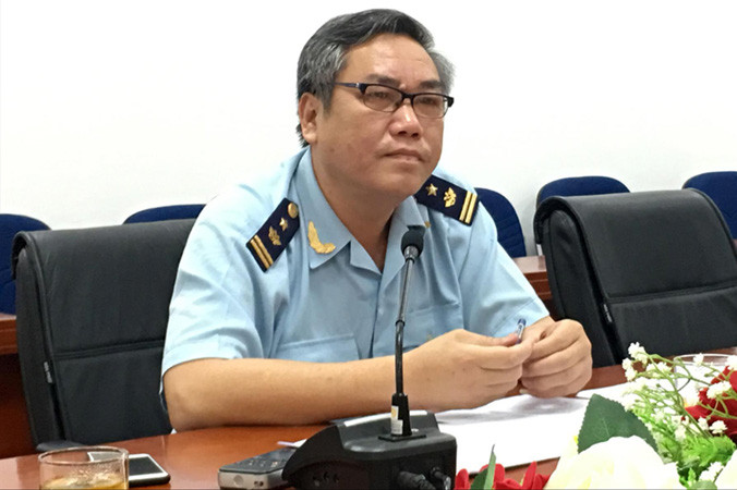 Ông Lê Nam Phong, Đội phó Đội Điều tra chống buôn lậu khu vực miền Trung, thuộc Cục Điều tra chống buôn lậu chia sẻ quá trình phá án vụ buôn lậu xăng dầu khủng. Ảnh: Tuấn Nguyễn.