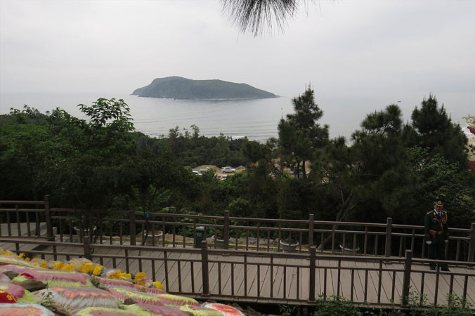 Các chuyên gia du lịch cho rằng, khu mộ Ðại tướng Võ Nguyên Giáp sẽ bị ảnh hưởng bởi dự án Nhiệt điện Quảng Trạch. Ảnh: H.N.