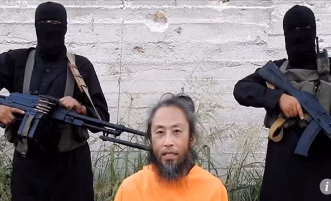 Hình ảnh người được cho là nhà báo Nhật Bản Jumpei Yasuda xuất hiện trên mạng ngày 31/7.