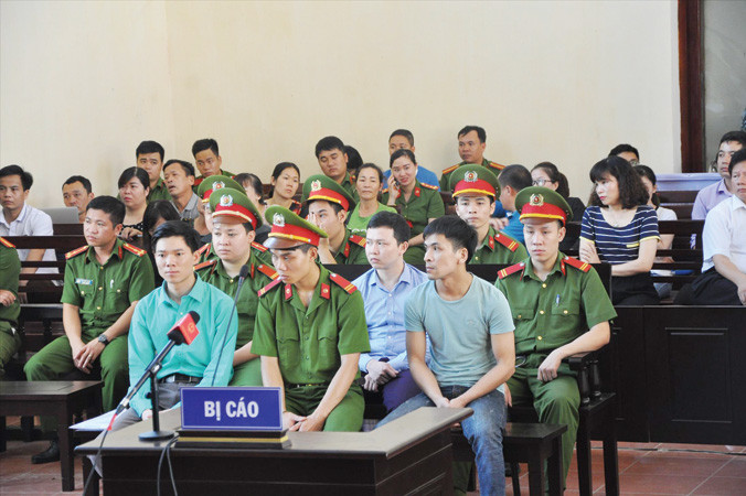 Các bị cáo tại tòa.