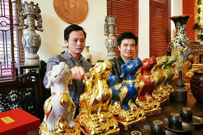 Tượng chó thủ công, chế tác tinh xảo của một Cty gốm tại Bát Tràng.