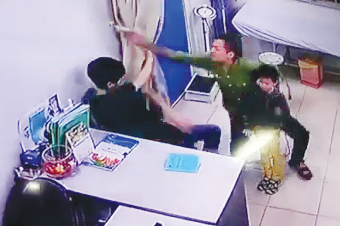 ​Gia tăng hành hung bác sĩ: Tàn ác với ân nhân