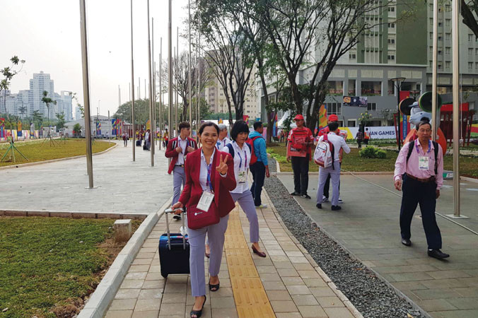 Các VÐV đoàn TTVN nhập làng VÐV Asiad 2018. Ảnh: T.SÂM.