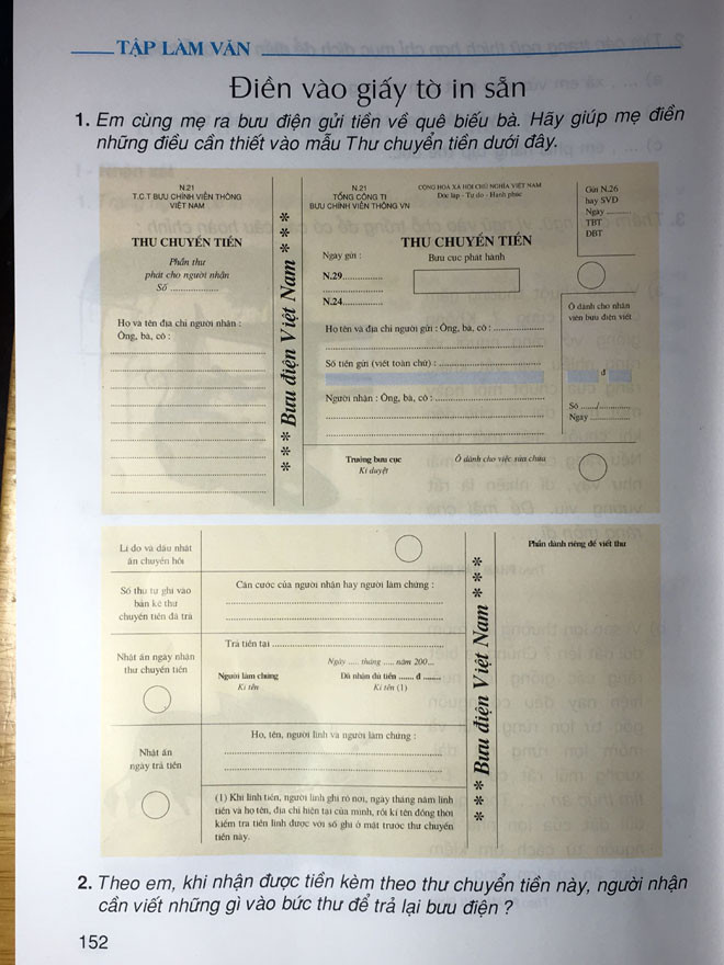 Rất nhiều cuốn SGK các cấp đều có phần chừa sẵn yêu cầu HS làm bài tập, điền vào chỗ trống. Trong ảnh: SGK Tiếng Việt lớp 4, SGK Hóa lớp 8 và SGK Toán lớp 4 đều có bài tập để HS viết vào. Ảnh: Nghiêm Huê.