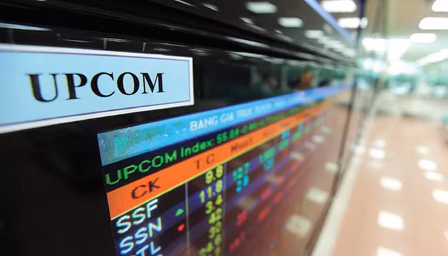 TTCK thăng hoa cùng quy định bắt buộc là đà để các ngân hàng tăng tốc lên sàn.