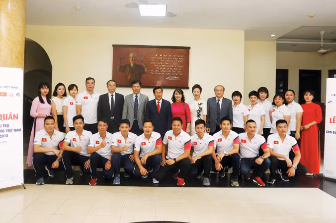 Ðội tuyển bắn súng Việt Nam tại lễ xuất quân chuẩn bị tham dự Asian Games 2018. Ảnh: Minh Ðăng.