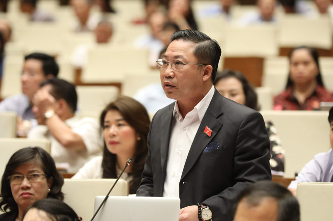 ĐBQH Lưu Bình Nhưỡng (Bến Tre) cho rằng, nếu không chấp nhận tố cáo qua điện thoại tức là quay trở lại thời kỳ 4.0. Ảnh: Như Ý.