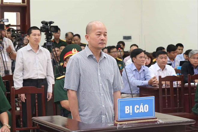 Bị cáo “Út trọc” Ðinh Ngọc Hệ tại tòa.