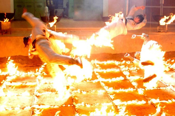 Cảnh cháy của 4 cascadeur phim Chuyện tình biển xa.