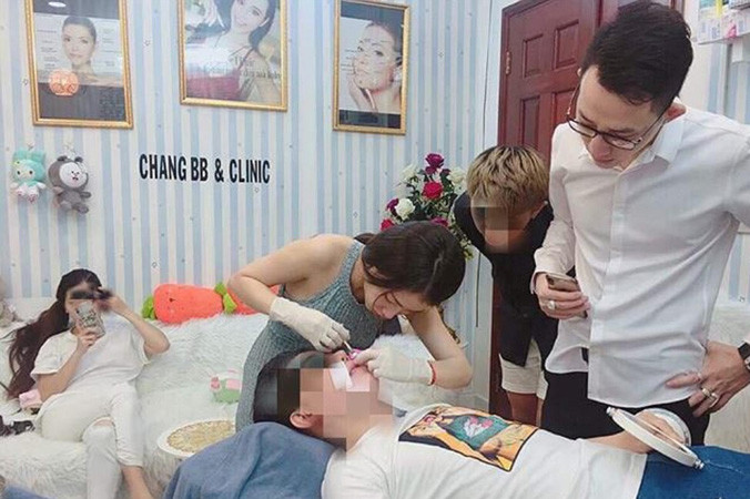 Cơ sở thẩm mỹ “chui” đang thực hiện các thủ thuật làm đẹp dù không được cấp.