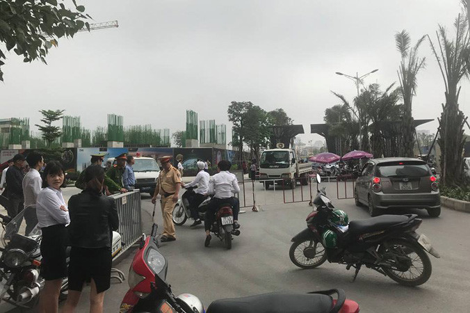 Cư dân Goldmark City phản đối việc chính quyền cưỡng chế chiều 12/4.