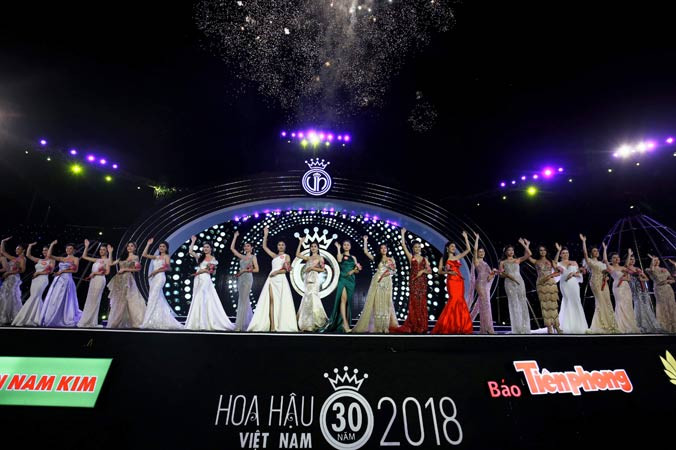 Các thí sinh toả sáng trong đêm chung khảo phía Bắc. Ảnh: Như Ý