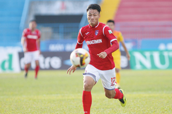 Mạc Hồng Quân giúp Than Quảng Ninh có chiến thắng ở trận derby vùng Đông Bắc. Ảnh: VSI.