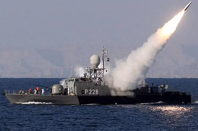 Hải quân Iran trong một lần tập trận ở eo biển Hormuz. Ảnh: Sputnik.