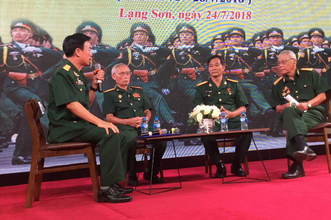 Gặp mặt giao lưu xúc động giữa các thế hệ Sư 337 anh hùng. Ảnh: Duy Chiến.