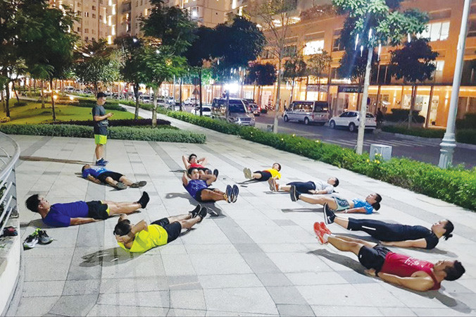 Một buổi tập sức mạnh của một số thành viên CLB chạy SRC.