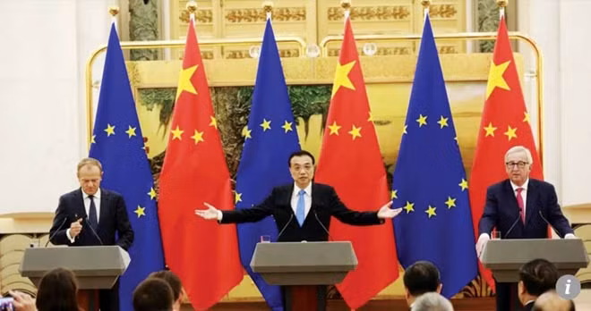 Thủ tướng Trung Quốc Lý Khắc Cường (giữa) và Chủ tịch Hội đồng châu Âu Donald Tusk (trái), Chủ tịch Ủy ban châu Âu Jean- Claude Juncker. Ảnh: EPA.