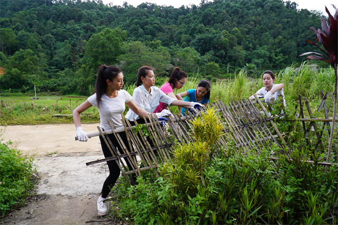 Nhóm 5 thí sinh HHVN: Lê Thanh Tú, Ðặng Thị Trúc Mai, Trần Ngọc Lâm, Hà Thanh Vân, Phạm Thị Minh Châu thực hiện dự án cải tạo trường mầm non thôn Bản Lắp​1, xã Phú Linh, Vị Xuyên, Hà Giang.