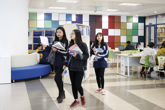 Mục tiêu của đề án là đến năm 2020 đa số thanh niên Việt Nam tốt nghiệp trung cấp, cao đẳng, đại học có đủ năng lực sử dụng ngoại ngữ độc lập​. Ảnh: Nhật Minh.