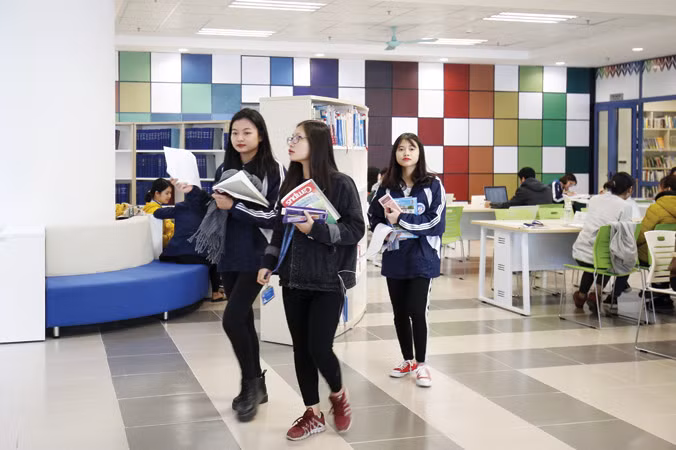 Mục tiêu của đề án là đến năm 2020 đa số thanh niên Việt Nam tốt nghiệp trung cấp, cao đẳng, đại học có đủ năng lực sử dụng ngoại ngữ độc lập​. Ảnh: Nhật Minh.