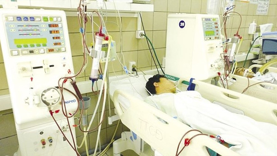 Uống 1,5 lít rượu, nam thanh niên hôn mê sâu