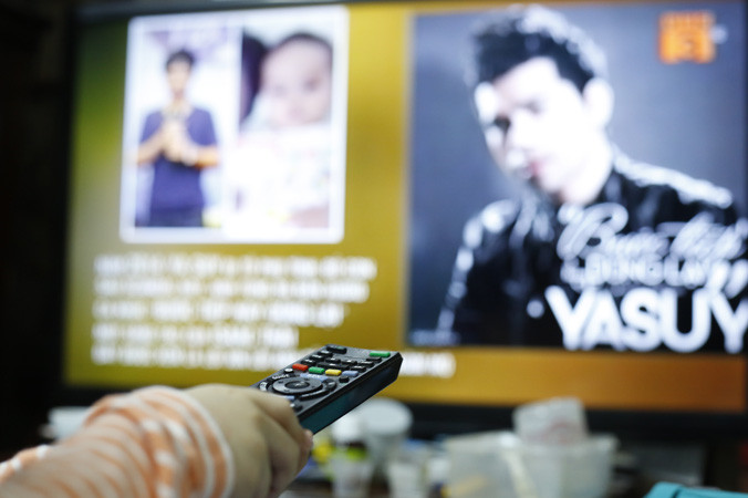 Thu phí tác quyền âm nhạc qua tivi tại khách sạn lại trở nên nóng. Ảnh: Nhật Minh.