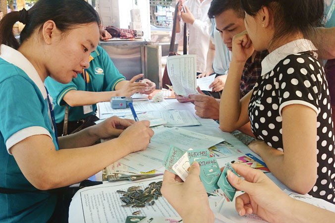 Ðợt thay đổi đầu số lần này gây ảnh hưởng tới 60 triệu thuê bao di động. Ảnh: Nhật Minh.