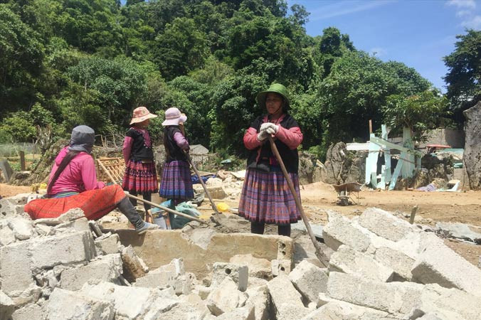 Người dân bản Tà Dê sinh hoạt trở lại.