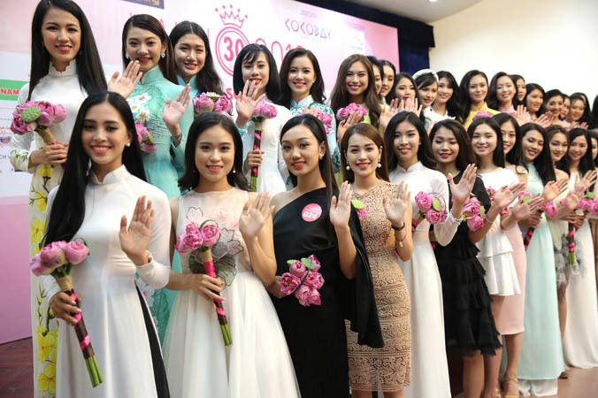 Các thí sinh được đánh giá là vừa đẹp vừa tài. Ảnh: Hồng Vĩnh.