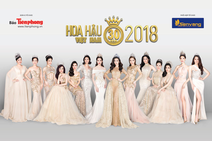 Đại gia đinh các hoa hậu Việt Nam từ trái qua phải: Thiên Nga, Ngọc Khánh, Thu Thủy, Diệu Hoa, Bùi Bích Phương, Hà Kiều Anh, Thu Thảo, Mỹ Linh, Kỳ Duyên, Ngọc Hân, Minh Phương, Nguyễn Thị Huyền, Thùy Dung, Mai Phương Thúy