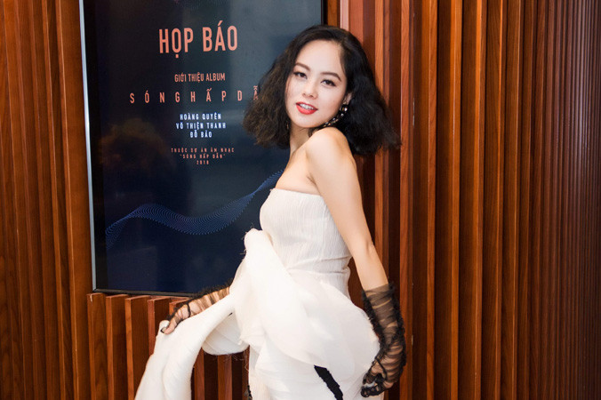 Hoàng Quyên từng bị trầm cảm vì... đắt show.