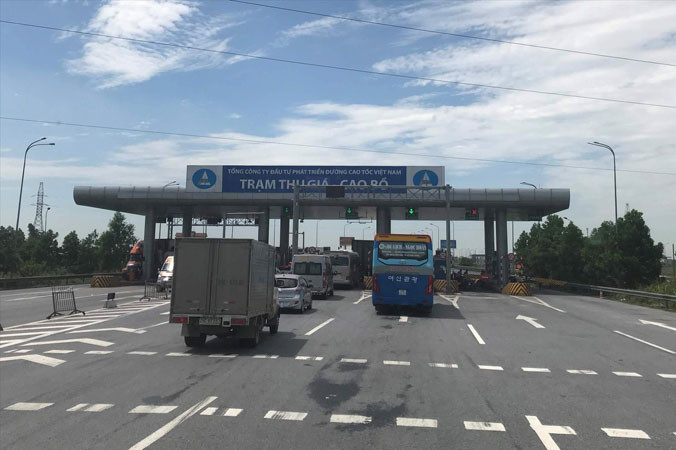 Một số trạm BOT bị phản ứng vì phí chồng phí. Ảnh: Bình Phương.