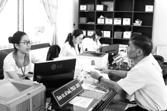 Nghị quyết 28 đặt mục tiêu BHXH toàn dân. Ảnh: MH.