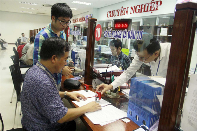 Sở KH&ĐT Đà Nẵng có 10 học viên Đề án 922 đang công tác. (Trong ảnh: Người dân làm thủ tục tại khu một cửa của Sở tại Trung tâm hành chính thành phố). Ảnh: Thanh Trần.