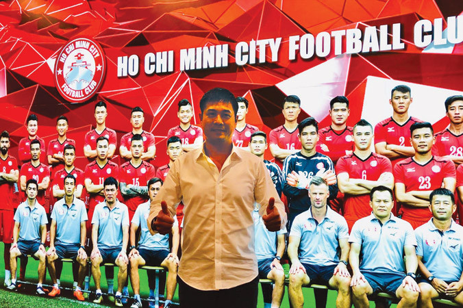 Cựu HLV tuyển VN Nguyễn Hữu Thắng tiếp quản chiếc ghế mà đàn em Công Vinh để lại. Ảnh: C.T.