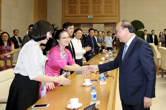 Sáng ngày 19/8, tại trụ sở Chính phủ, Thủ tướng Chính phủ Nguyễn Xuân Phúc đã có cuộc gặp mặt hơn 100 chuyên gia, nhà khoa học trẻ người Việt tiêu biểu ở nước ngoài về nước tham dự Chương trình kết nối mạng lưới đổi mới sáng tạo Việt Nam. Ảnh: Quang Hiếu.