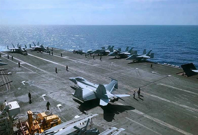 Tàu sân bay USS Theodore Roosevelt trên biển Đông hôm 10/4. Ảnh: AP.