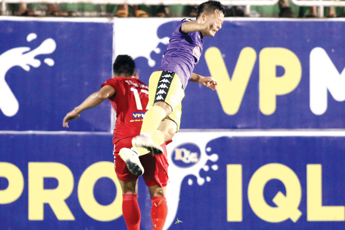 Hà Nội và HAGL sẽ lại cống hiến một trận cầu hấp dẫn trên sân Hàng Đẫy?. Ảnh: VSI.